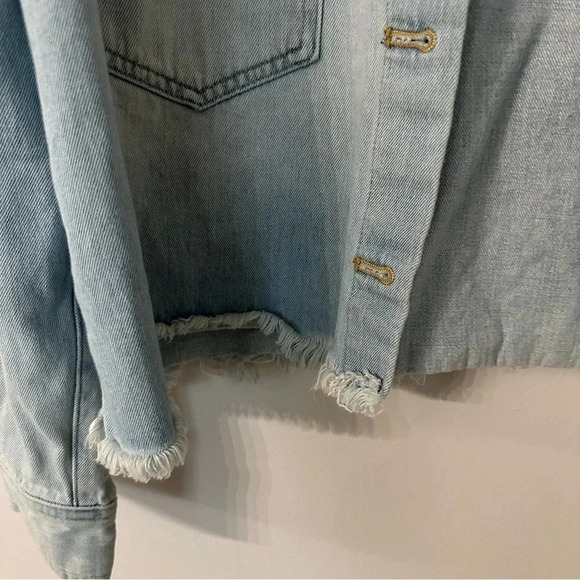 Levi's Addison Light Wash Denim Distressed Jacket with Raw Hem Size S GUC - Picture 3 of 10